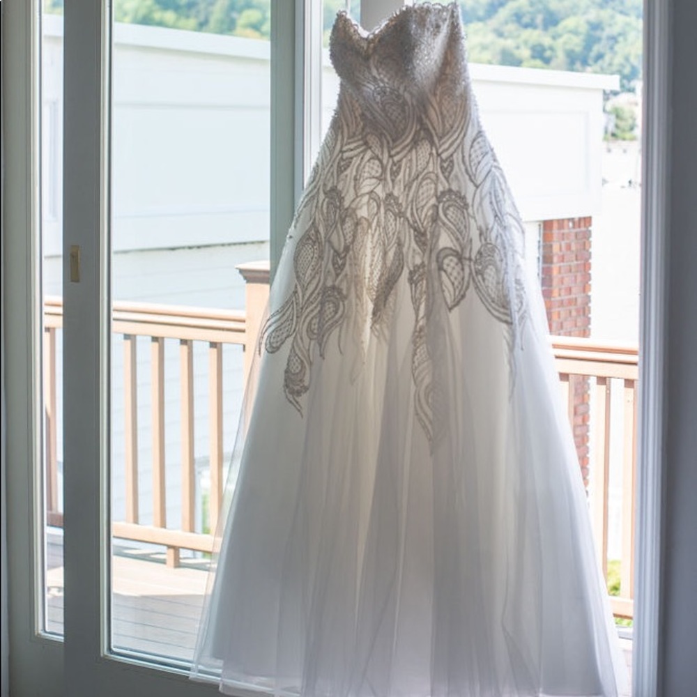 Couture Eddy K wedding gown in a size 8 - Picture 2 of 3